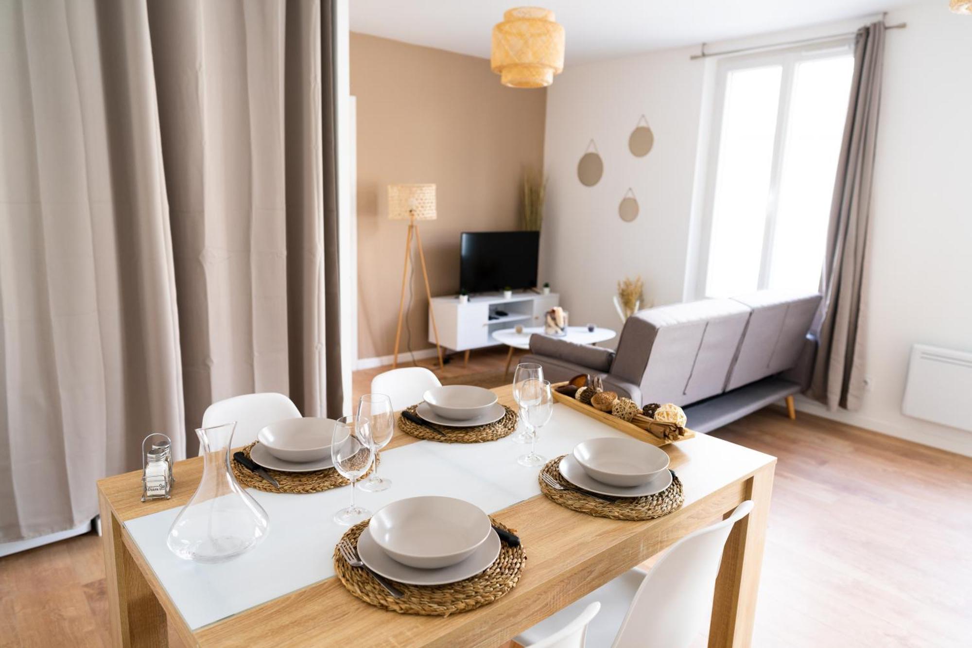 Spacieux Appartement Avec Parking Prive A Сомюр Екстер'єр фото